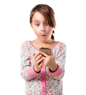 Telefonlu duygusal çocuk portresi