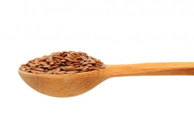 Beyaz arka plan üzerinde izole kahverengi keten tohumu