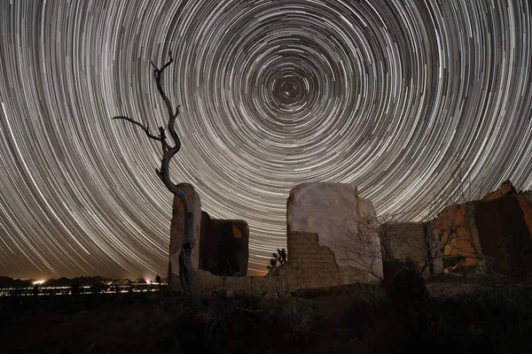 Star Trail зображення вночі тривалої експозиції — стокове фото