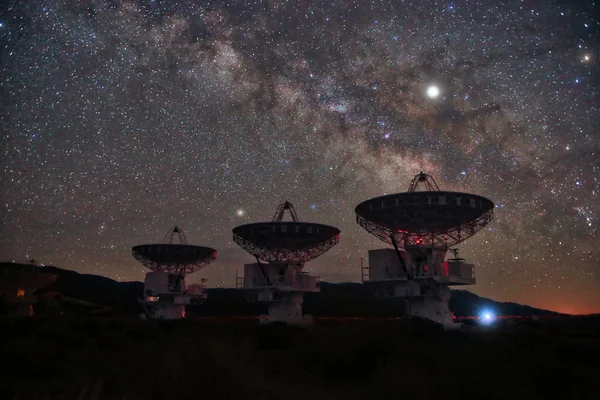 Samanyolu Galaksisinin Time Lapse Uzun Pozlama Görüntüsü — Stok fotoğraf