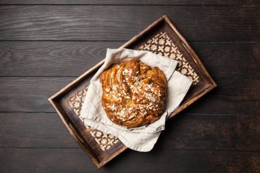 Tatlı akçaağaç şurubu ekmek