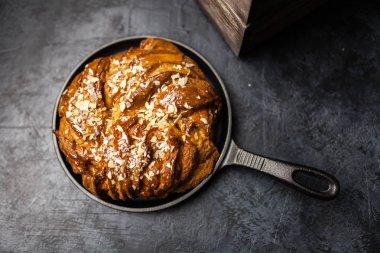 Tatlı akçaağaç şurubu ekmek