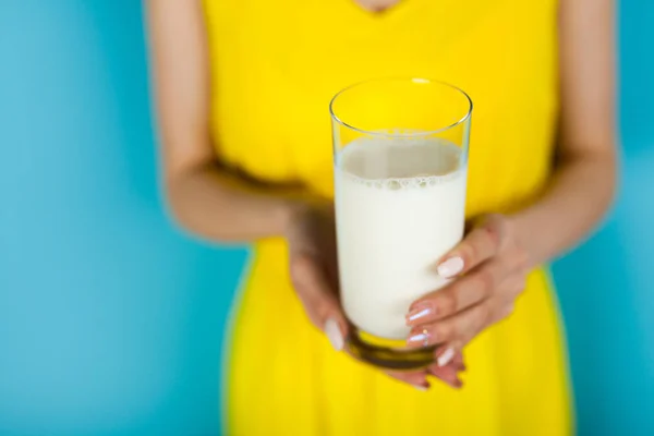 Woman Holding Glass Fresh Milk — Stock Photo, Image