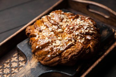 Tatlı akçaağaç şurubu ekmek