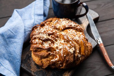 Tatlı akçaağaç şurubu ekmek