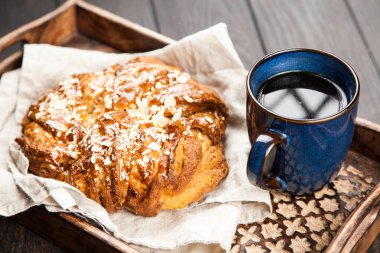 Tatlı akçaağaç şurubu ekmek