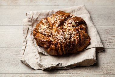 Tatlı akçaağaç şurubu ekmek