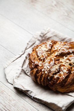 Tatlı akçaağaç şurubu ekmek
