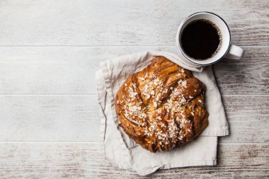 Tatlı akçaağaç şurubu ekmek