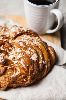 Tatlı akçaağaç şurubu ekmek