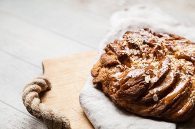 Tatlı akçaağaç şurubu ekmek