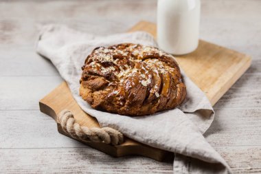 Tatlı akçaağaç şurubu ekmek