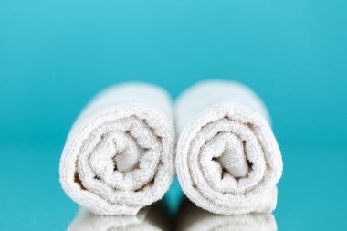 Beyaz havlu yığını.