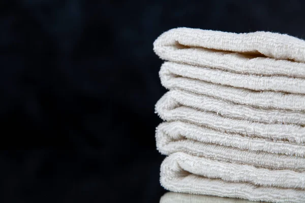 Pile de serviettes blanches — Photo