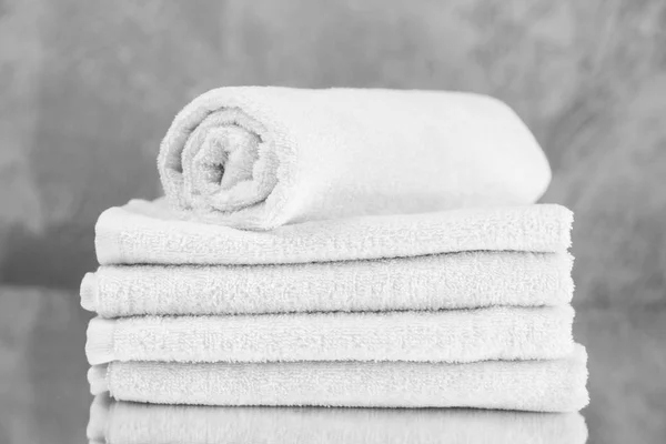 Συσκευή από λευκές πετσέτες — Φωτογραφία Αρχείου