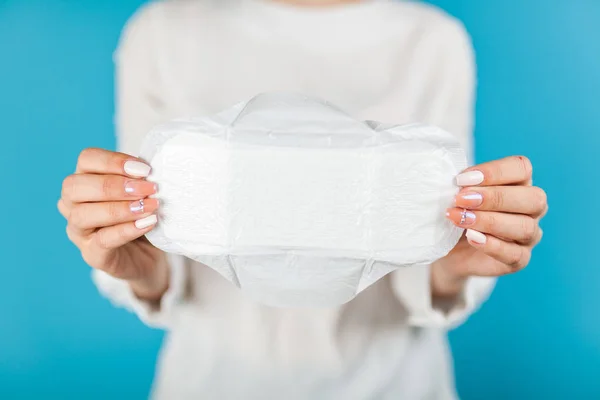 Woman holding a pad — Stock Photo, Image