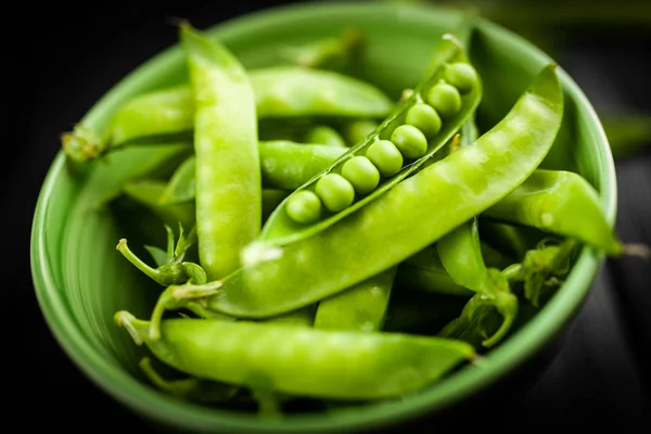 Verse groene erwten — Stockfoto