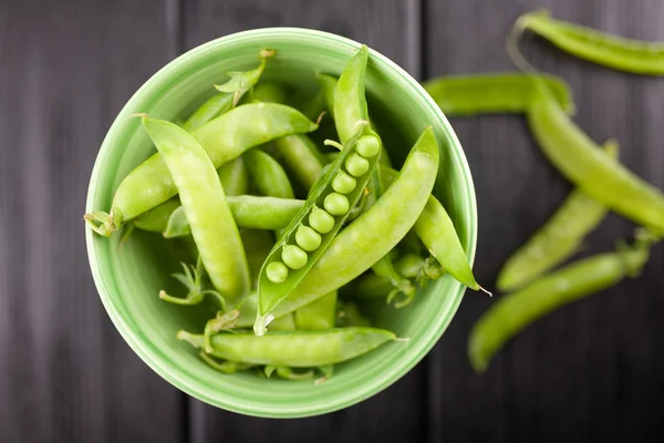 Verse groene erwten — Stockfoto