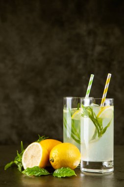 Tarhun limonata içmek