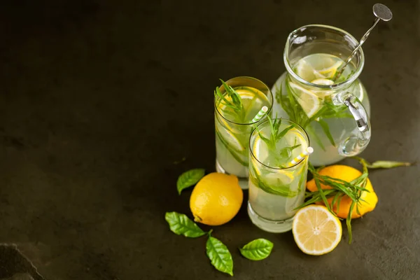 Bebida de limonada de estragón —  Fotos de Stock