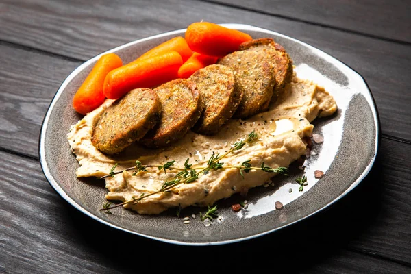 Falafel and hummus — Stock Photo, Image