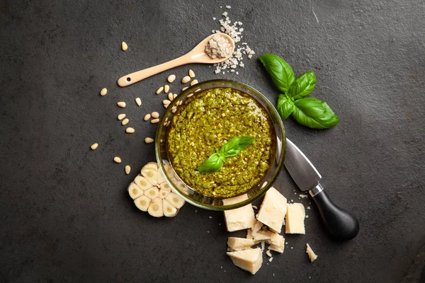 Pesto-Sauce in einer Schüssel — Stockfoto