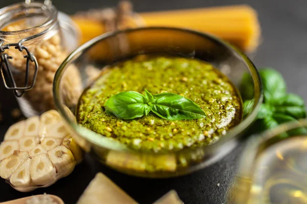 Pesto-Sauce in einer Schüssel — Stockfoto