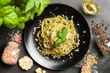 pesto soslu makarna