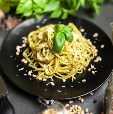 pesto soslu makarna