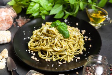 pesto soslu makarna