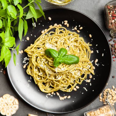 pesto soslu makarna