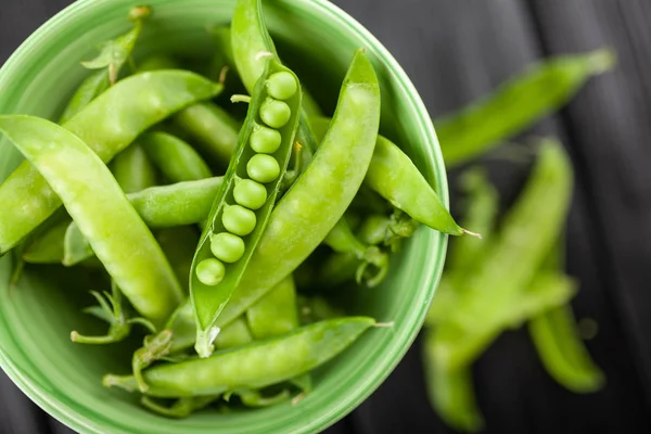 Guisantes verdes frescos — Foto de Stock