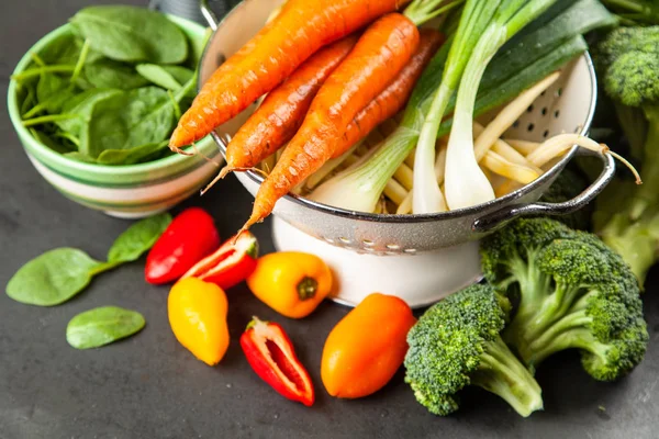 Sortiment av färska grönsaker — Stockfoto