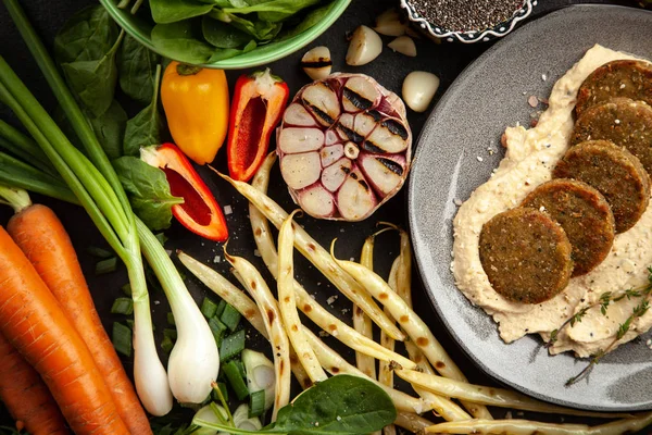 Falafel ve humus — Stok fotoğraf