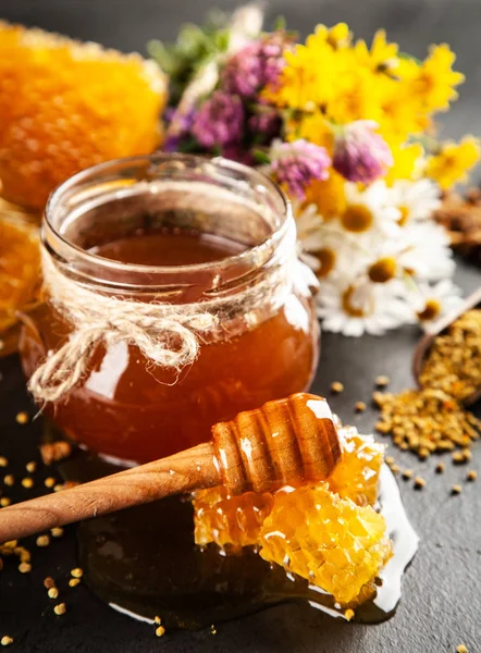 Pot de miel et trempette — Photo