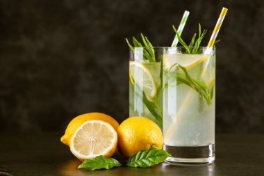 Tarhun limonata içmek