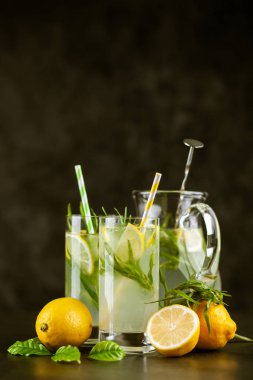 Tarhun limonata içmek