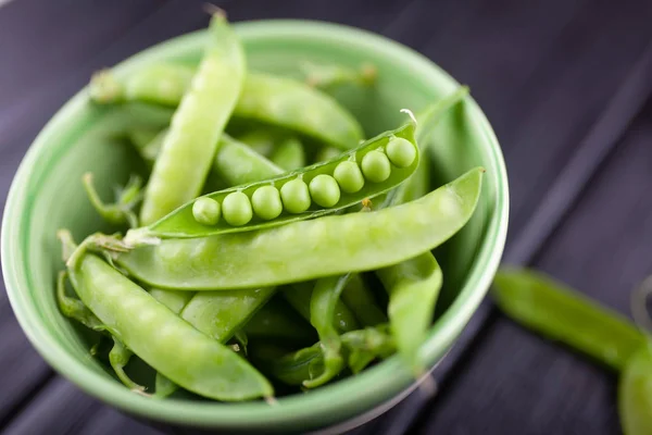 Verse groene erwten — Stockfoto