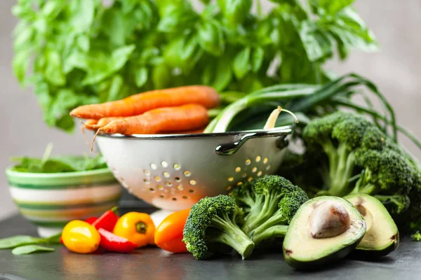 Variedade de produtos hortícolas frescos — Fotografia de Stock