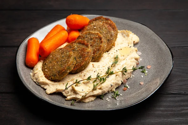 Falafel and hummus — Stock Photo, Image