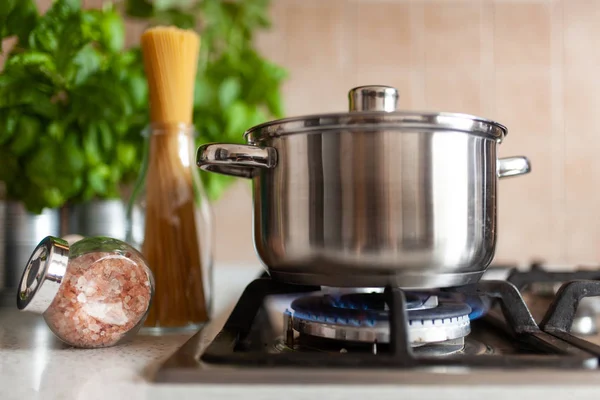 Cooking spaghetti in a pot — Stock Photo, Image