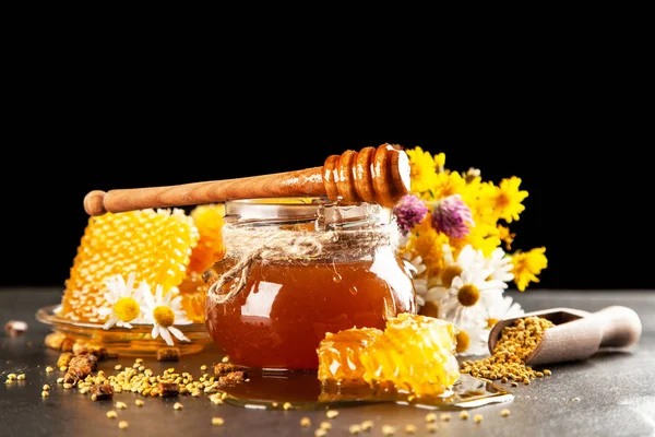 Bal kavanozu ve balık.