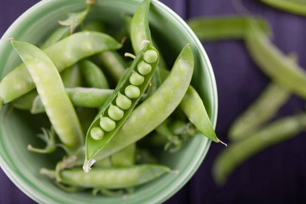 Verse groene erwten — Stockfoto