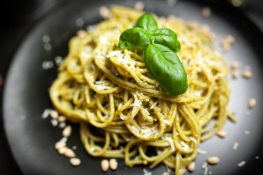 pesto soslu makarna