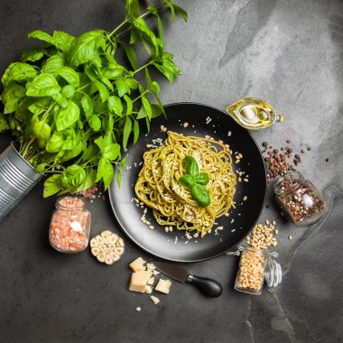 pesto soslu makarna