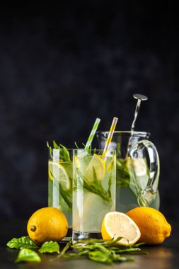 Tarhun limonata içmek