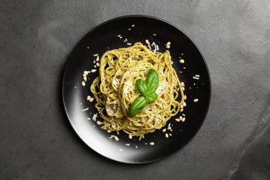 pesto soslu makarna