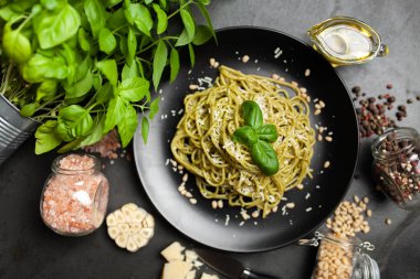 pesto soslu makarna