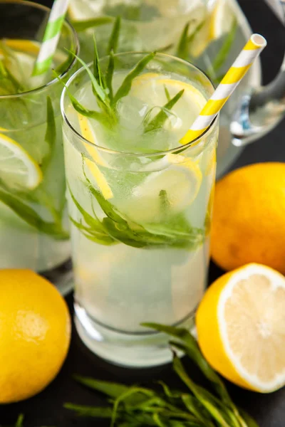Bebida de limonada de estragón — Foto de Stock