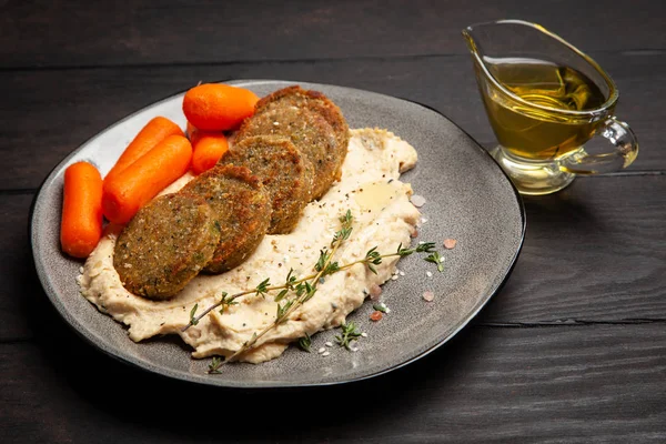 Falafel und Hummus — Stockfoto